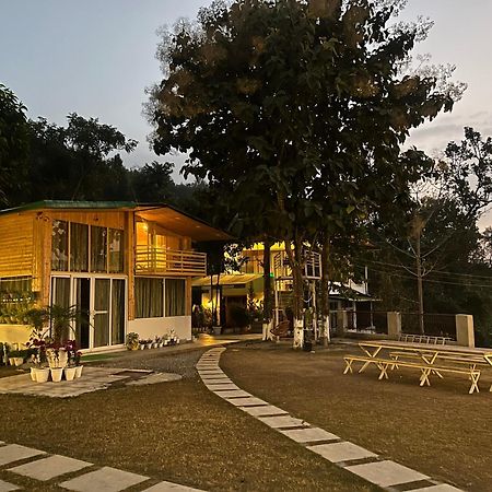 Saraiville- Luxury Riverside Cottages Dehradun Eksteriør billede