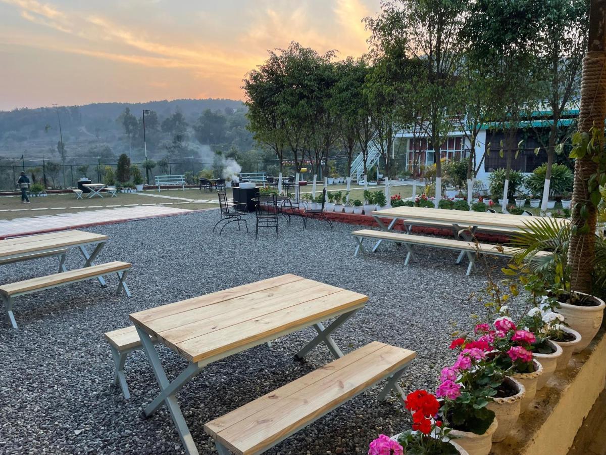 Saraiville- Luxury Riverside Cottages Dehradun Eksteriør billede
