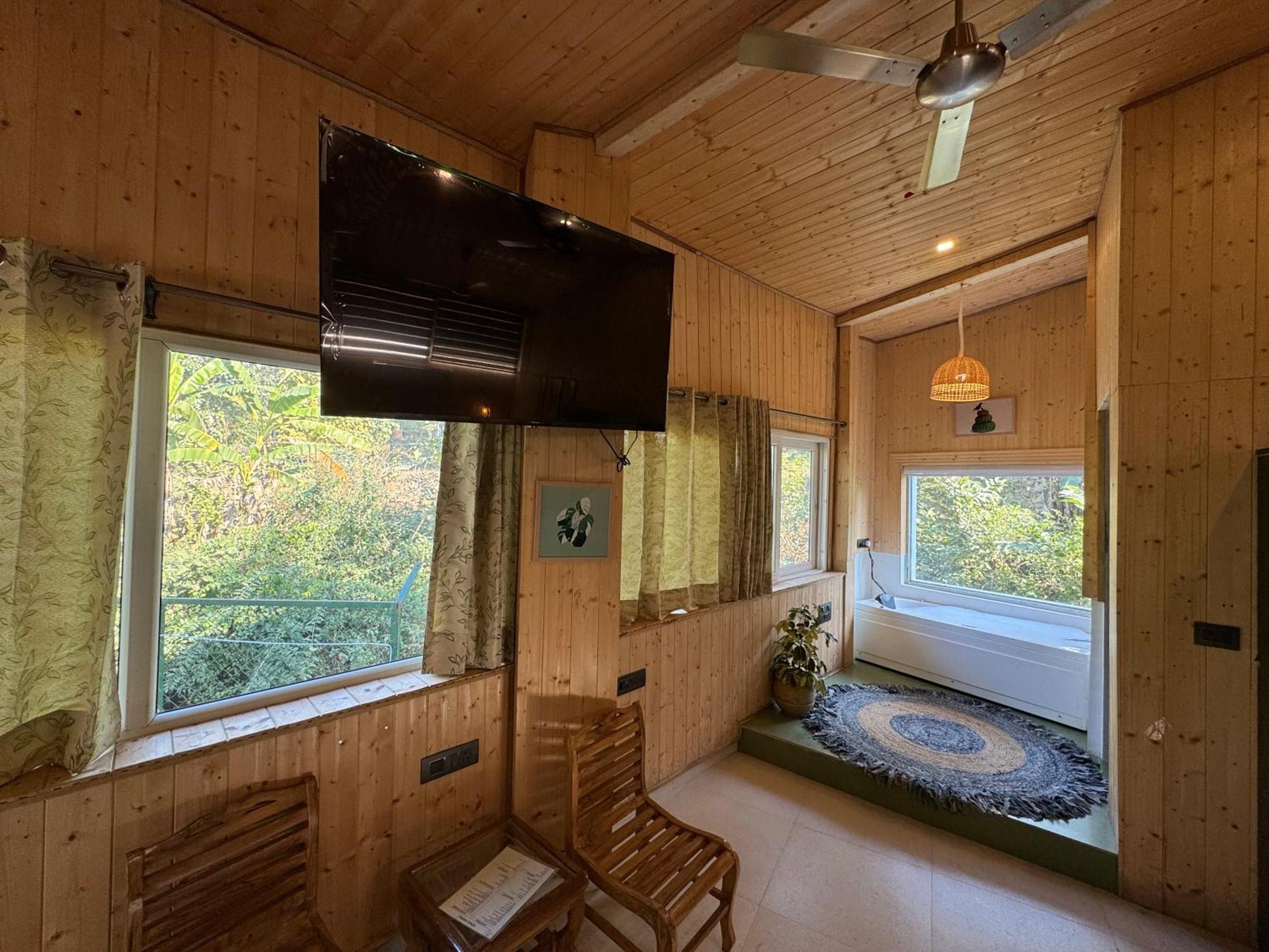 Saraiville- Luxury Riverside Cottages Dehradun Eksteriør billede