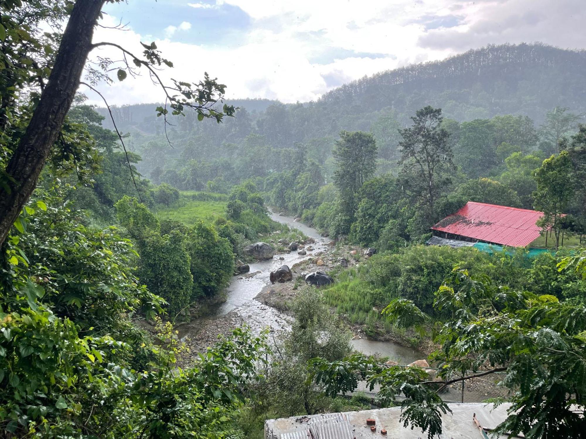 Saraiville- Luxury Riverside Cottages Dehradun Eksteriør billede