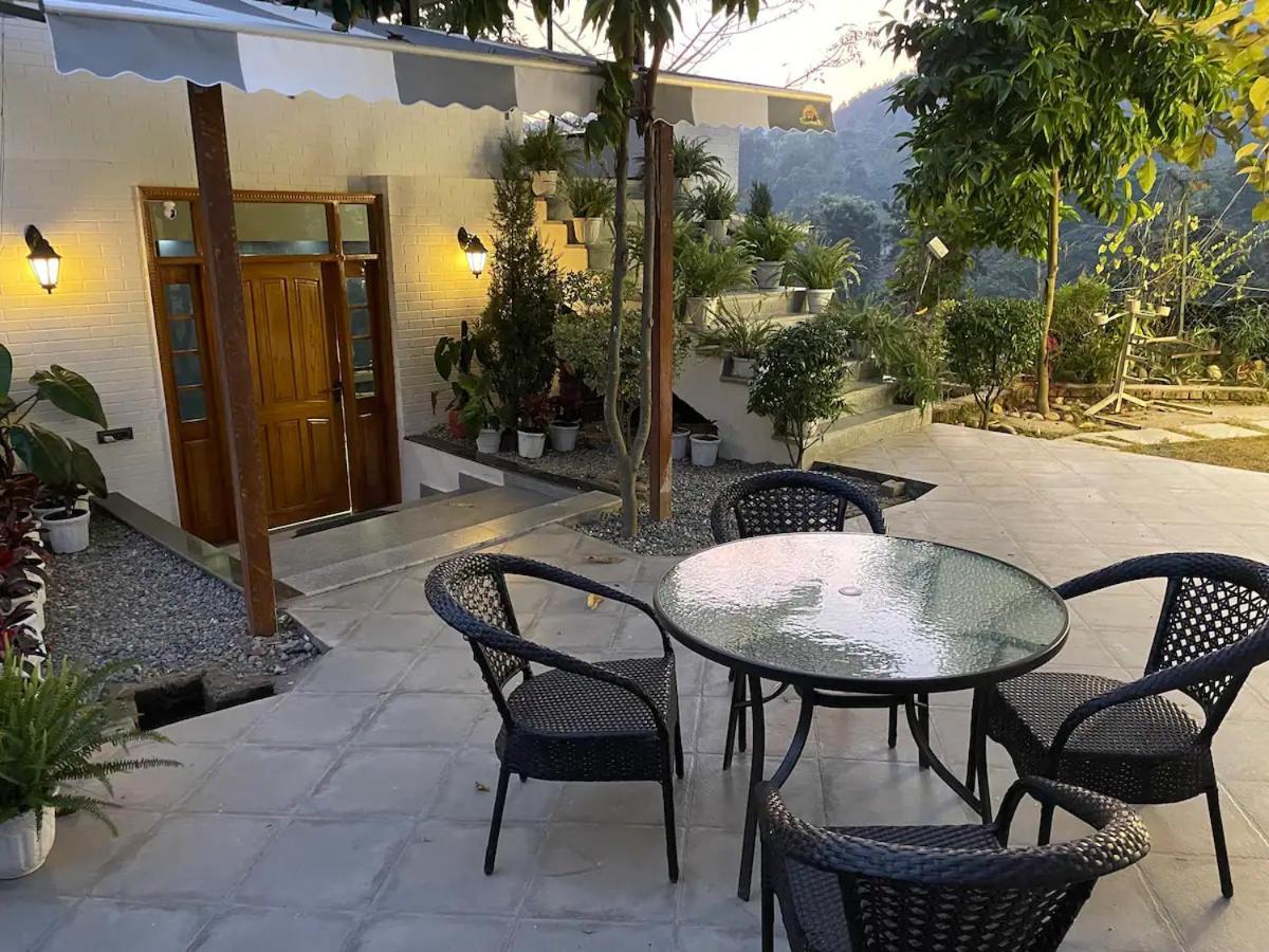 Saraiville- Luxury Riverside Cottages Dehradun Eksteriør billede