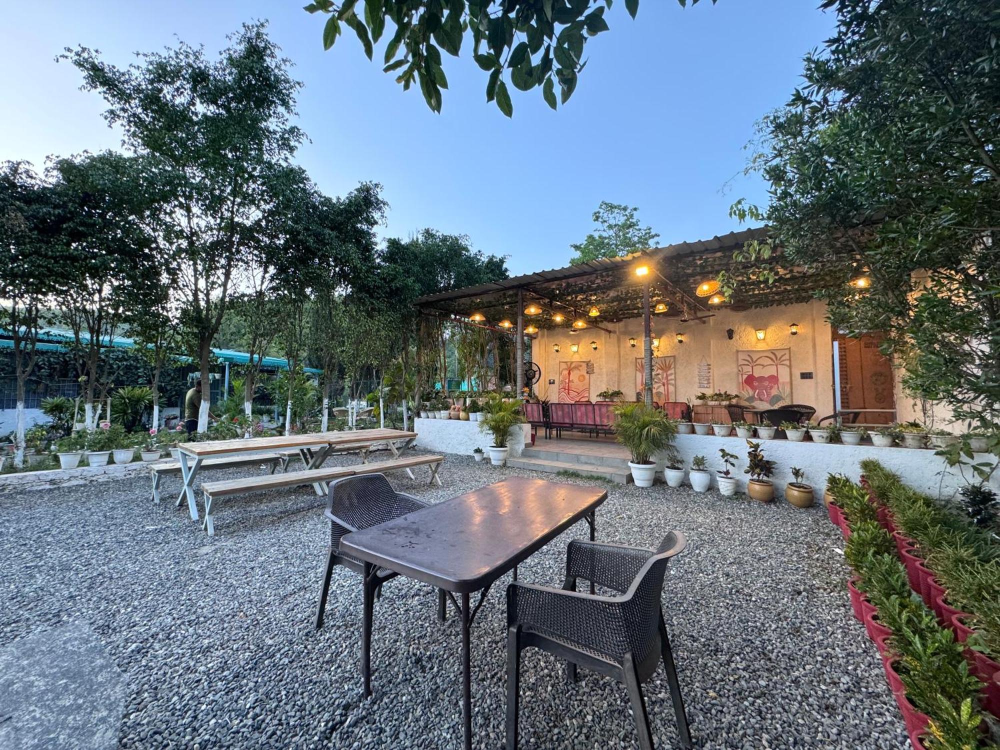 Saraiville- Luxury Riverside Cottages Dehradun Eksteriør billede