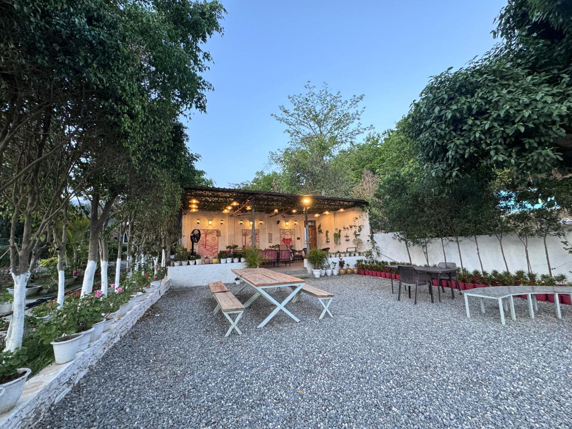Saraiville- Luxury Riverside Cottages Dehradun Eksteriør billede