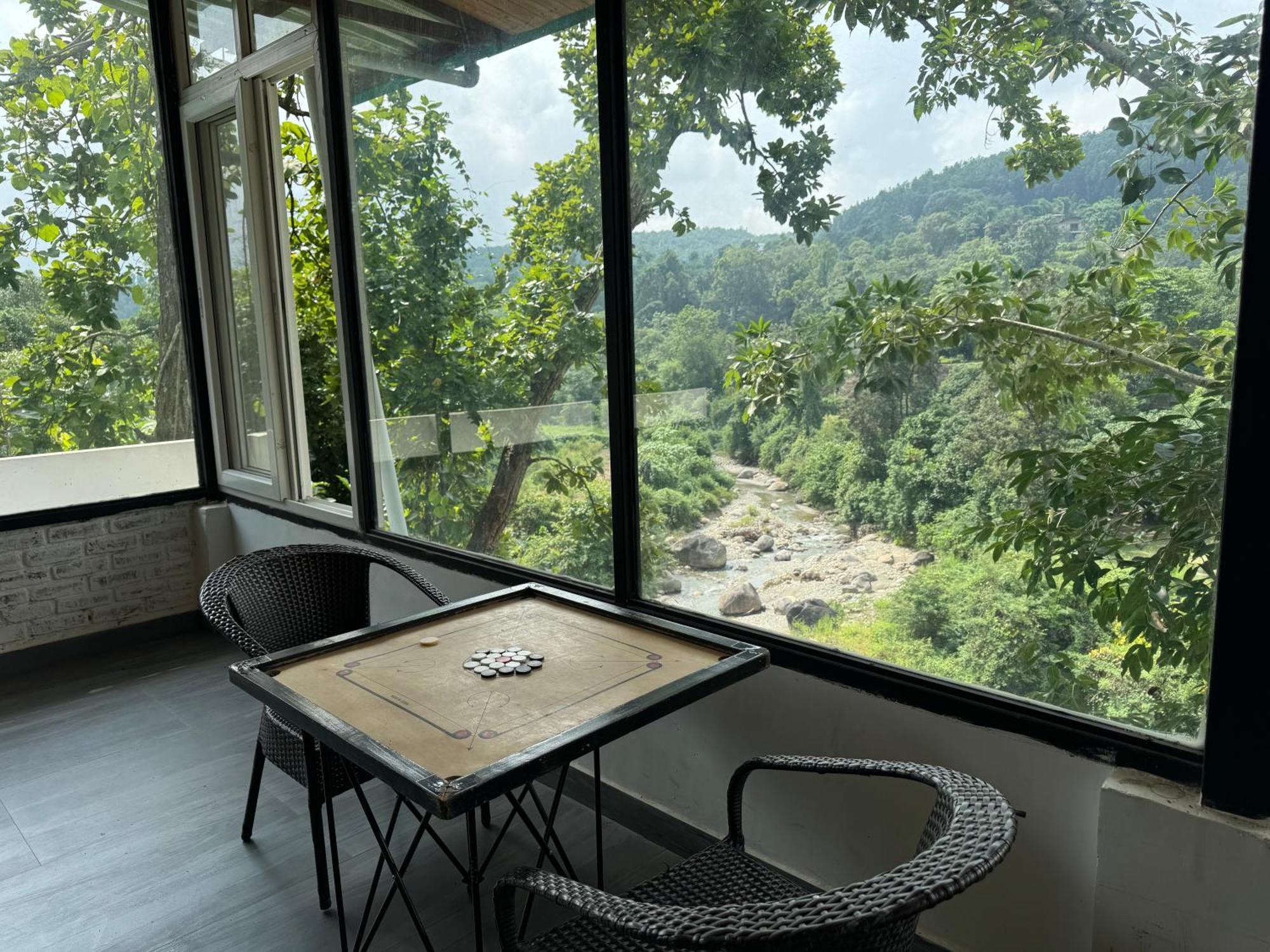 Saraiville- Luxury Riverside Cottages Dehradun Eksteriør billede