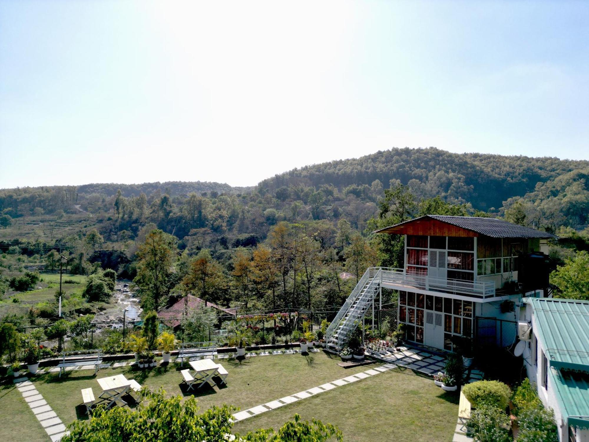 Saraiville- Luxury Riverside Cottages Dehradun Eksteriør billede
