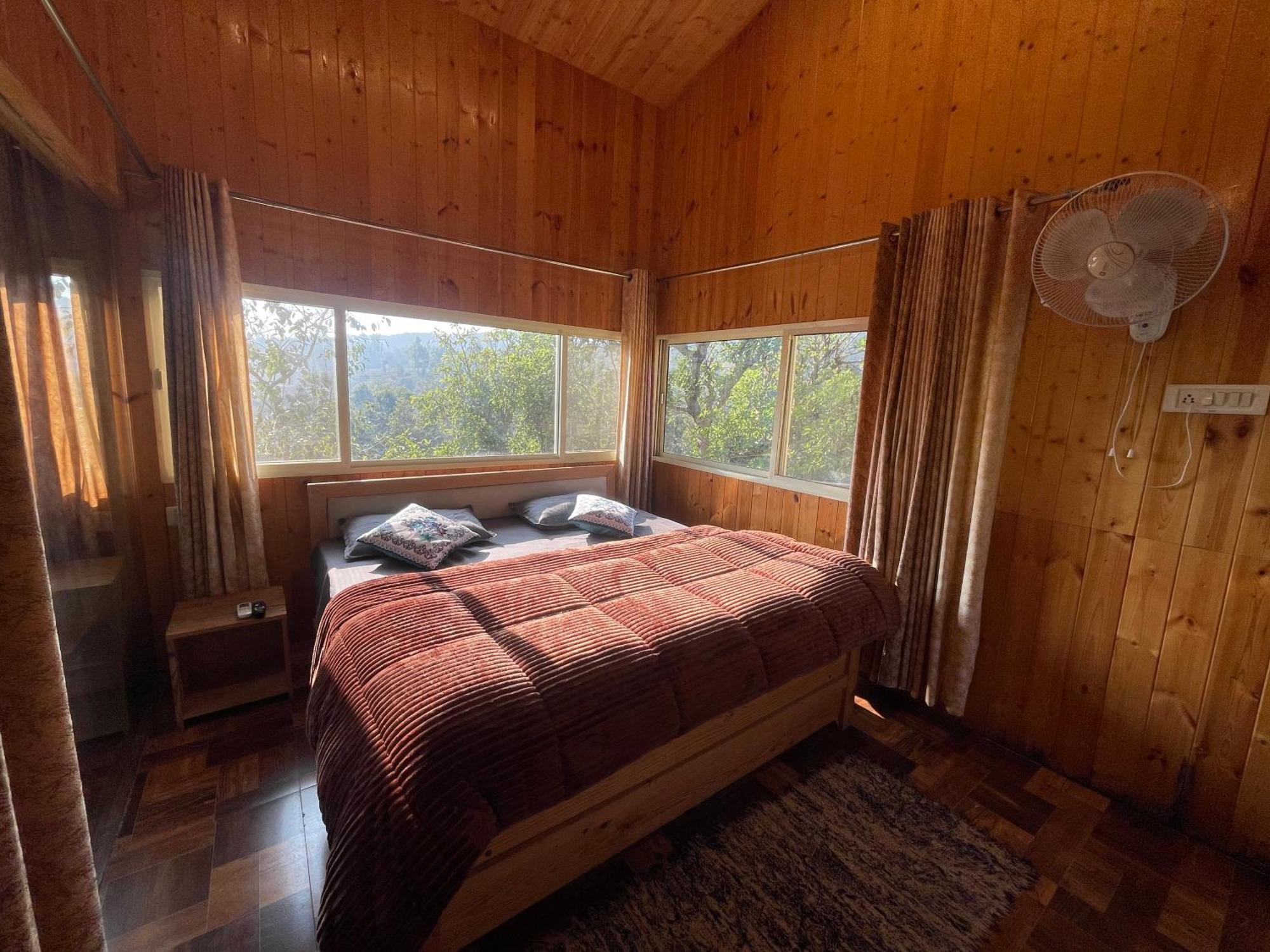 Saraiville- Luxury Riverside Cottages Dehradun Eksteriør billede