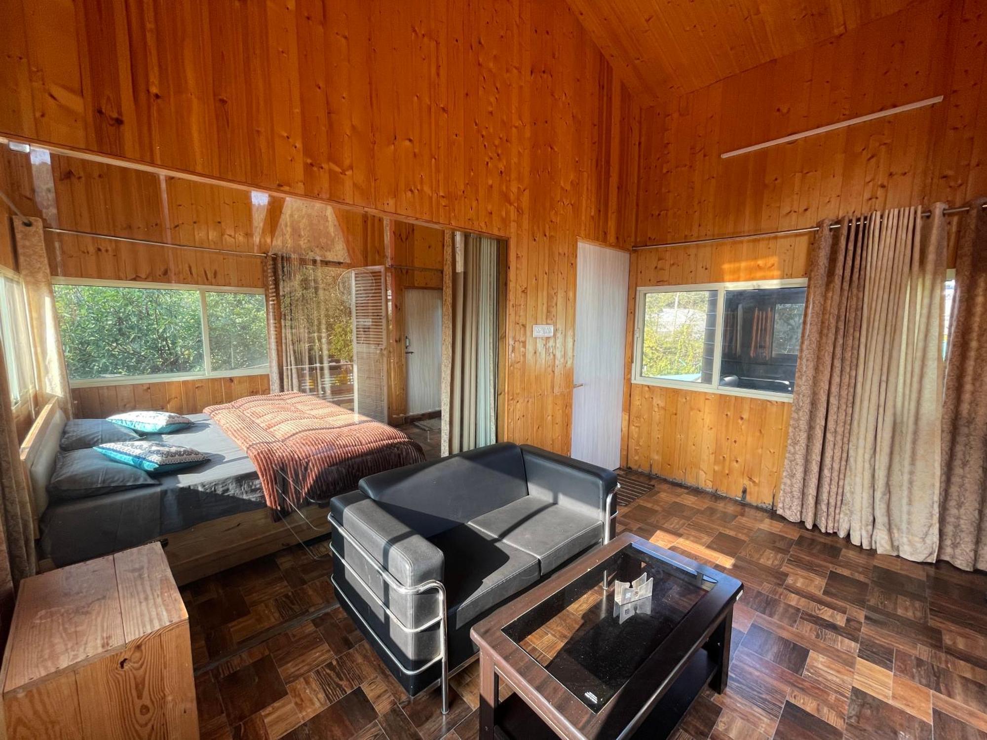 Saraiville- Luxury Riverside Cottages Dehradun Eksteriør billede