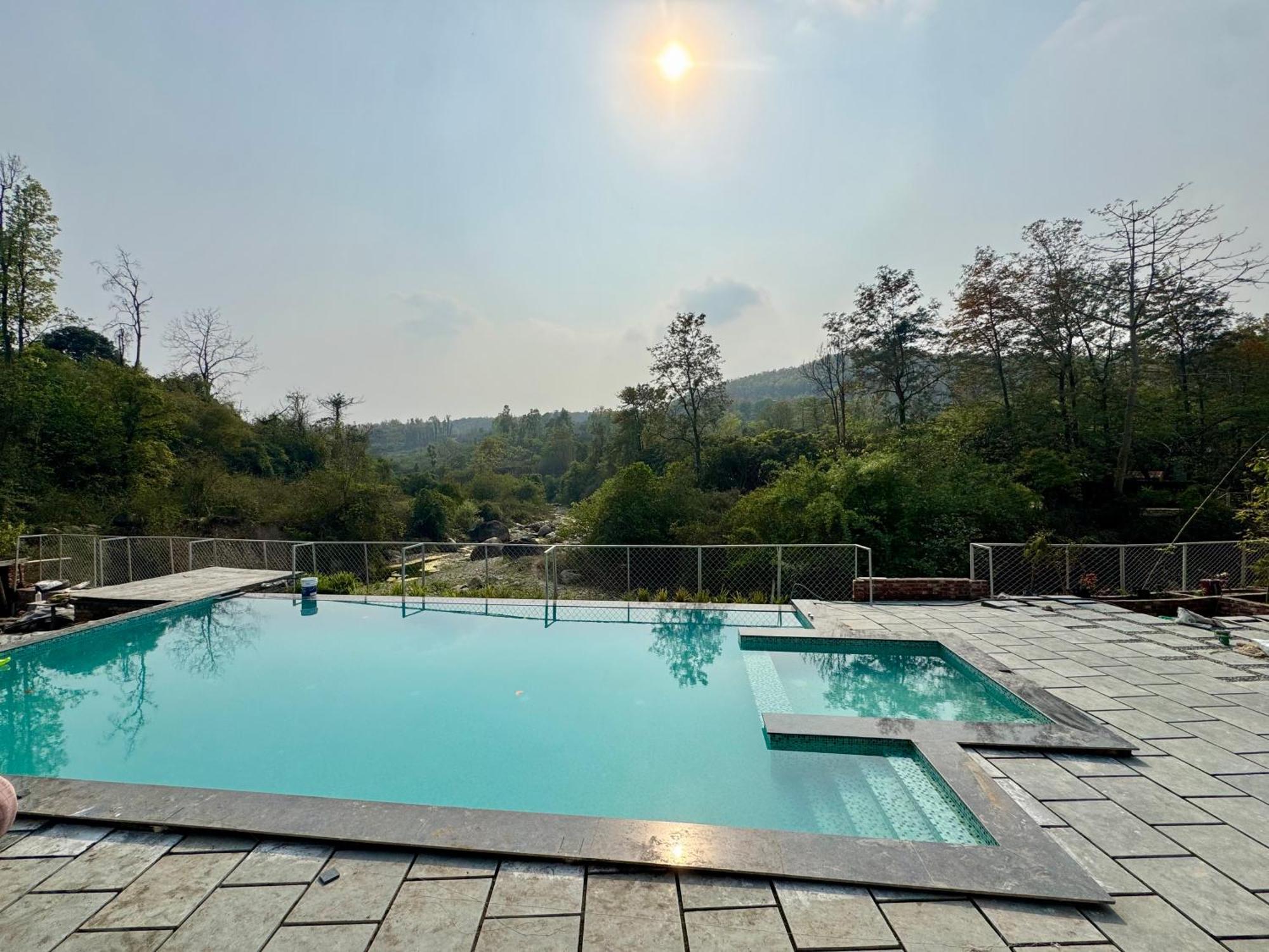 Saraiville- Luxury Riverside Cottages Dehradun Eksteriør billede