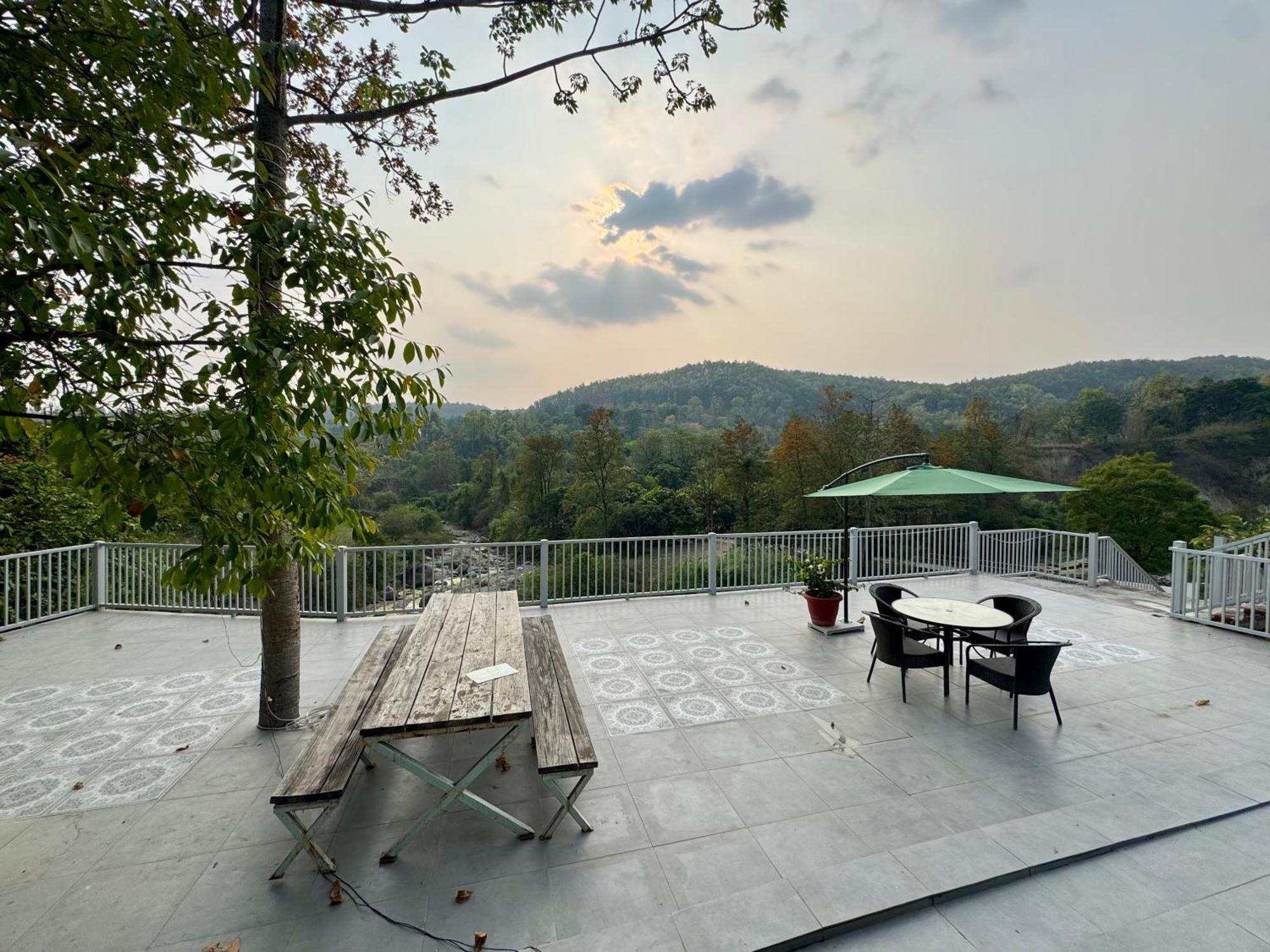 Saraiville- Luxury Riverside Cottages Dehradun Eksteriør billede