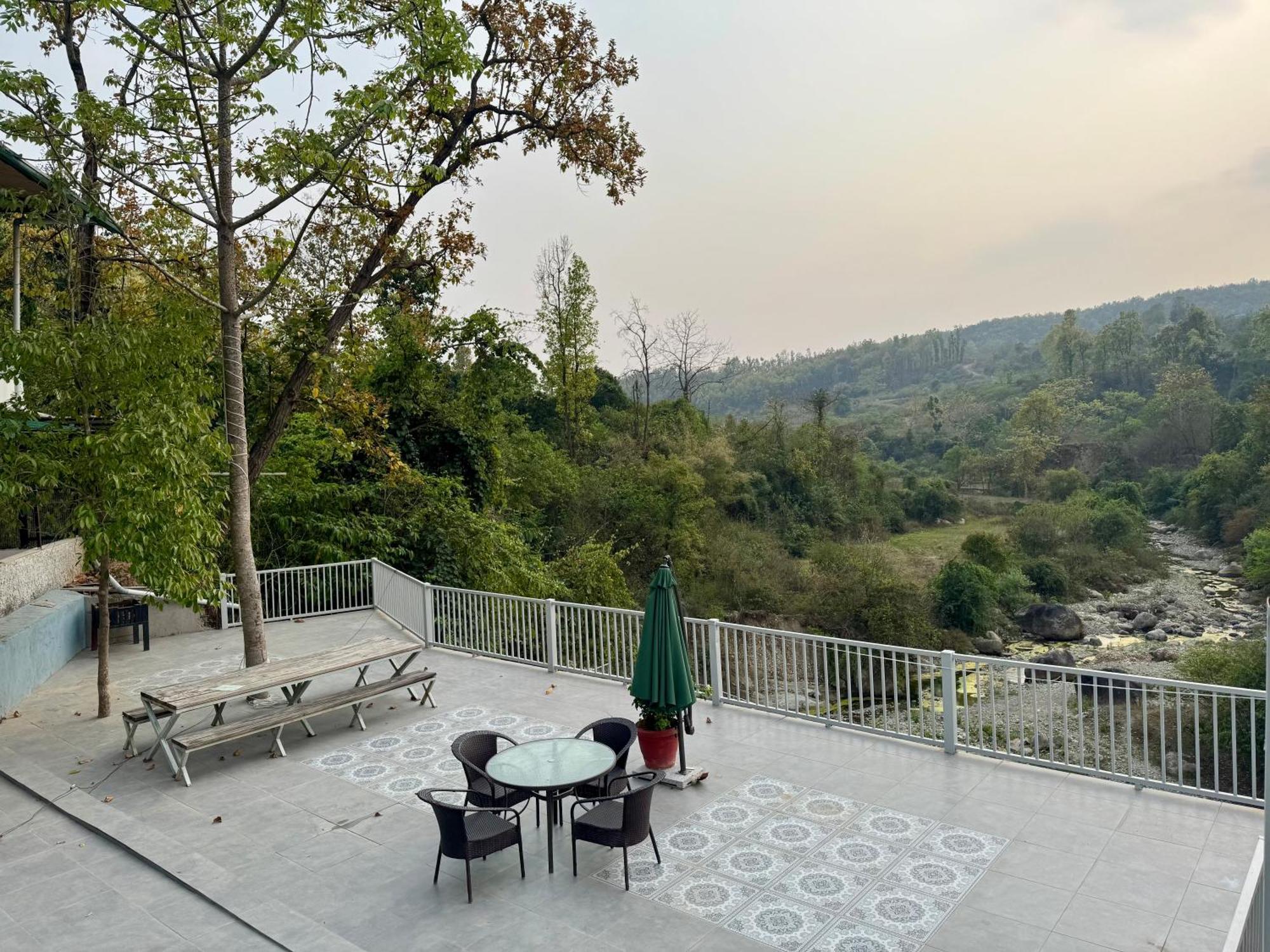 Saraiville- Luxury Riverside Cottages Dehradun Eksteriør billede
